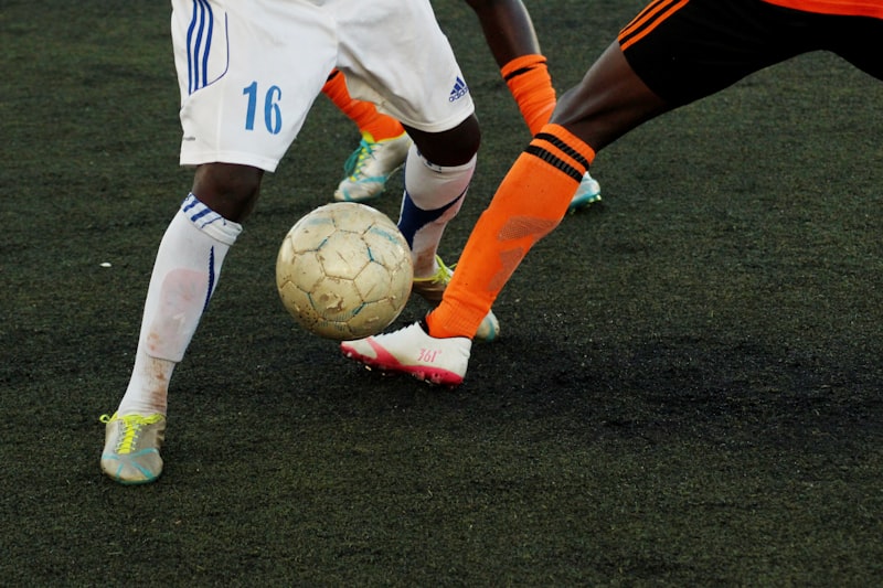 Bola di lapangan hijau